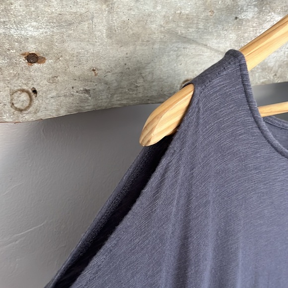 Cold-shoulder shirt - Picture 2 of 4